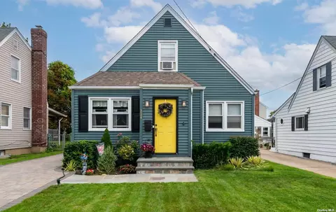 234 Fairfield Ave, Mineola, NY 11501