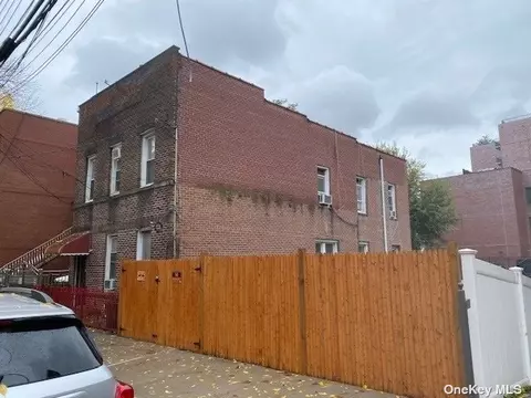 1224 31st Dr, Astoria, NY 11106