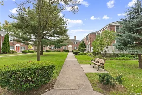 224-26 Kingsbury Ave #B, Bayside, NY 11364