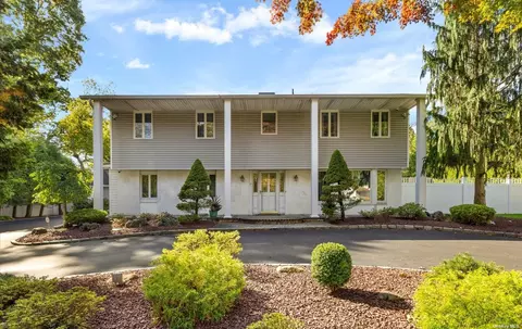 27 Tree Hollow Ln, Dix Hills, NY 11746