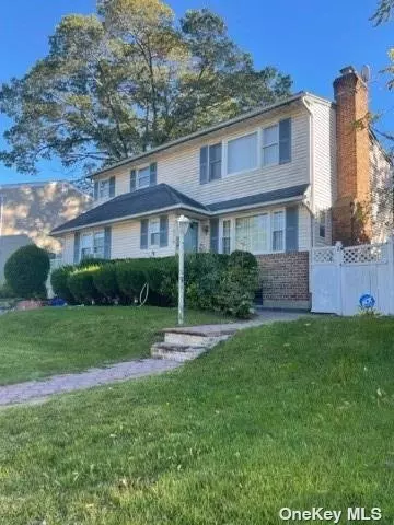 1076 Alhambra Rd, North Baldwin, NY 11510