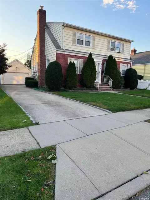 156 Cornwell Ave, Williston Park, NY 11596