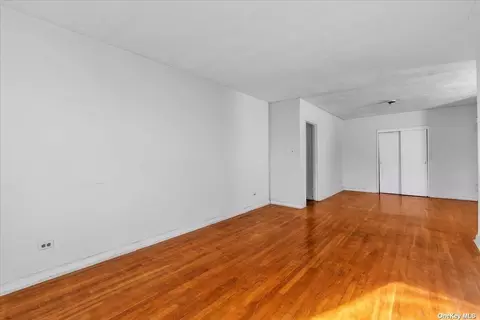 141-05 Pershing Cres #612, Briarwood, NY 11432