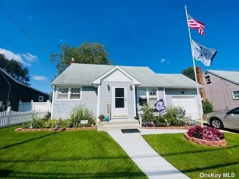 47 31 St, Copiague, NY 11726