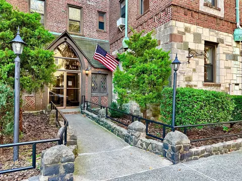 2 Marine Ave #2D, Brooklyn, NY 11209
