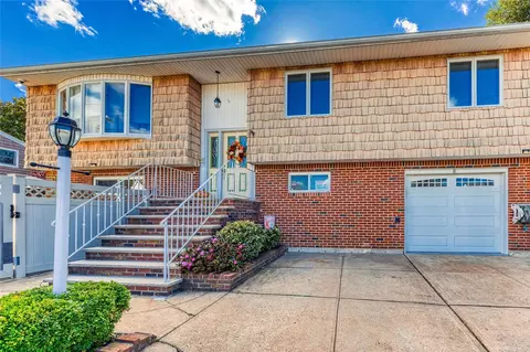 8 S Franklin Ave, Lynbrook, NY 11563
