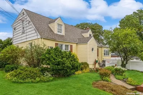 528 Bell St, West Hempstead, NY 11552
