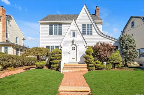 887 Lorenz Ave, North Baldwin, NY 11510