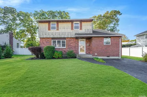 248 Timberpoint Rd, East Islip, NY 11730