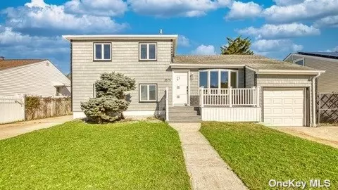3575 Wadena St, Seaford, NY 11783