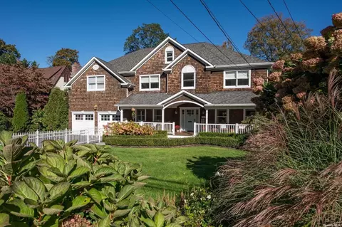 146 Nassau Rd, Huntington, NY 11743