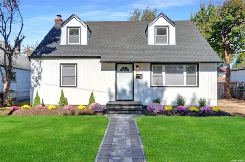 9 Thomas St, Hempstead, NY 11550