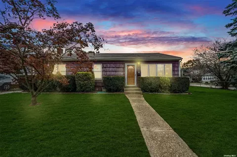 65 Parsons Ave, Freeport, NY 11520