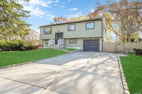 528 Hawkins Rd, Selden, NY 11784