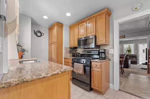 94-27 221st St, Queens Village, NY 11428