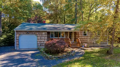 30 Frank Ave, Middle Island, NY 11953