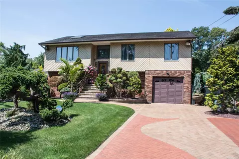151 Millet St, Dix Hills, NY 11746