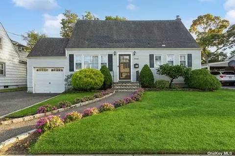 2558 Davenport Pl, North Bellmore, NY 11710