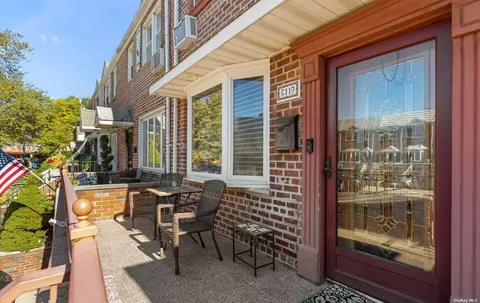 61-19 75th Pl, Middle Village, NY 11379