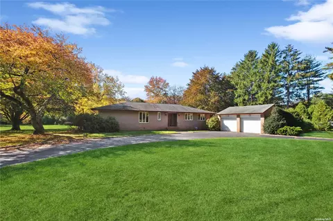19 Tammys Ln, Muttontown, NY 11791