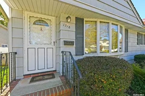 1716 Carroll Ave, Merrick, NY 11566