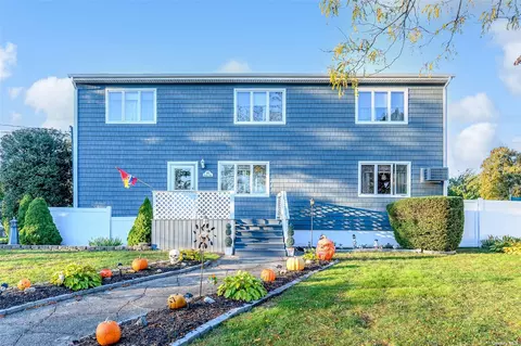 587 Rockaway St, West Islip, NY 11795