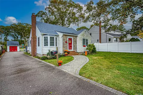 75 Conklin Ave, Patchogue, NY 11772