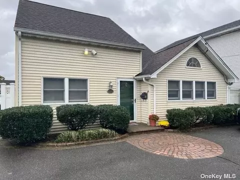 152 Jerusalem Ave, Massapequa, NY 11758