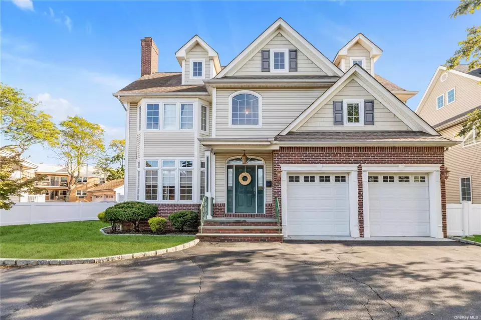 111 Lincoln Ave, Rockville Centre, NY 11570 29 Photos Movoto