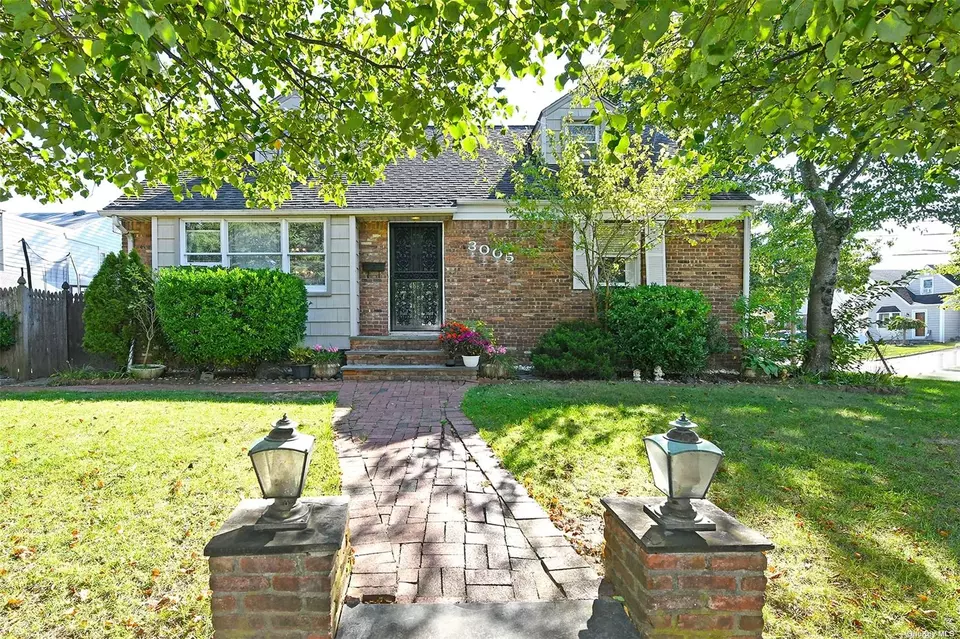 3005 Harding St, Oceanside, NY 11572 24 Photos Movoto