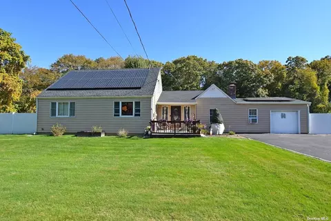 27 Lincoln Ave, Port Jefferson Station, NY 11776