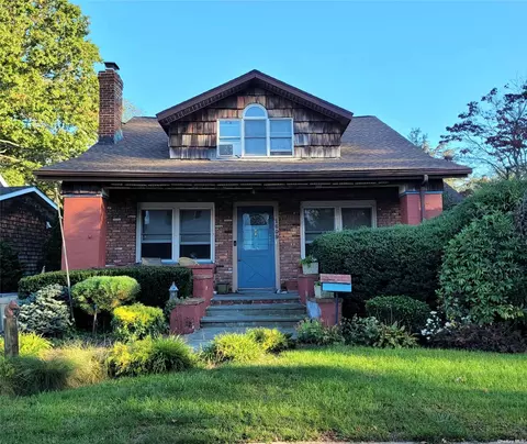 1609 Nelson Ct, Hewlett, NY 11557