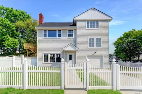 160 Cedar St, Freeport, NY 11520