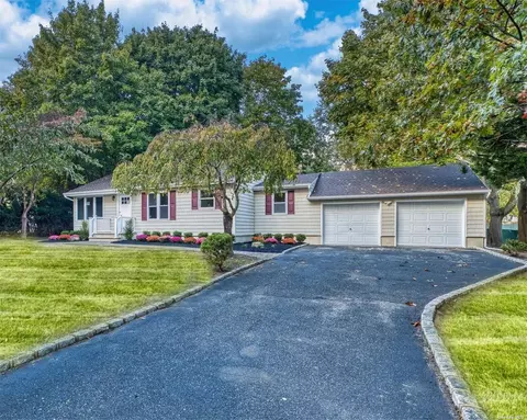 40 Dare Rd, Selden, NY 11784