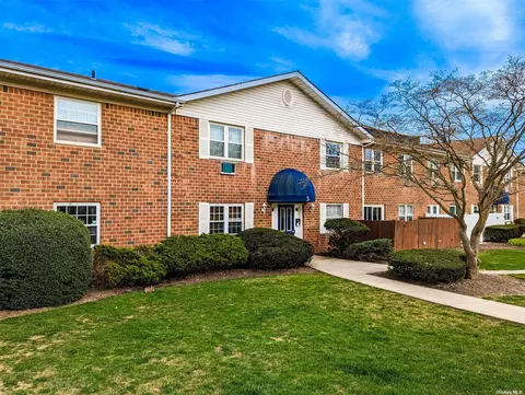 460 Old Town Rd #3I, Port Jefferson Station, NY 11776