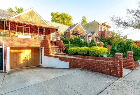 66-43 Alderton St, Rego Park, NY 11374