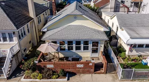 43 Pennsylvania Ave, Long Beach, NY 11561