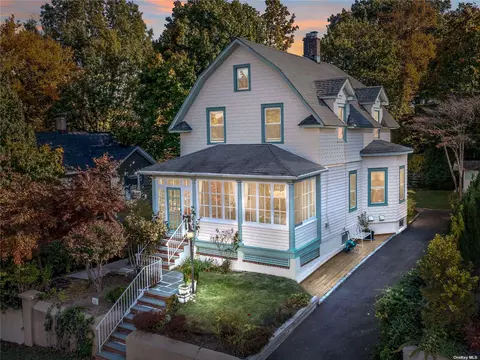 13 Monroe St, Port Washington, NY 11050