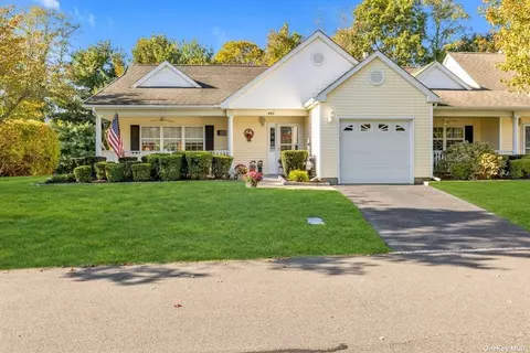 301 Pebble Beach Path #301, Riverhead, NY 11901