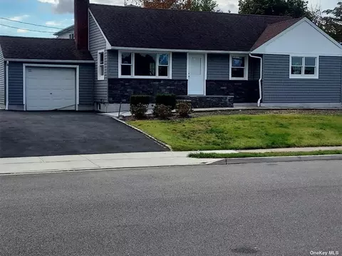 2 Hoagland Ave, Syosset, NY 11791