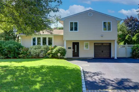 20 Arrowwood Ln, Melville, NY 11747