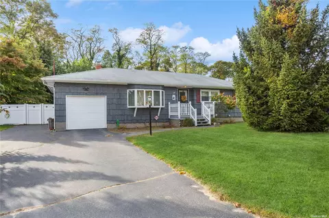 58 Frances Blvd, Holtsville, NY 11742