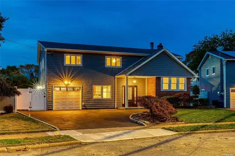1227 N Pierce Ave, North Bellmore, NY 11710