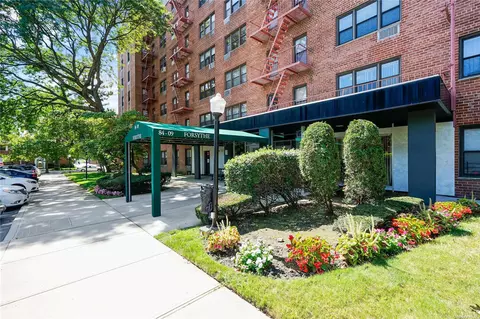 84-09 155th Ave #3K, Howard Beach, NY 11414