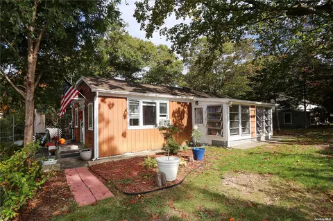 97 Highview Dr, Selden, NY 11784