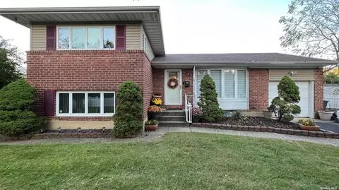 462 Commack Rd, Commack, NY 11725