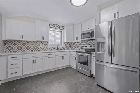 10 Vilno, Huntington Station, NY 11746