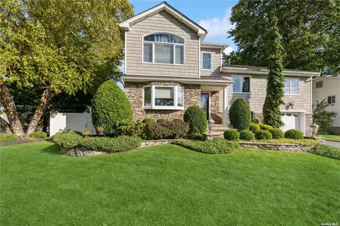 34 Circle Dr, Syosset, NY 11791
