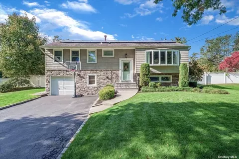 10 Greg Ln, East Northport, NY 11731