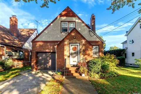 29 Depan Ave, Floral Park, NY 11001